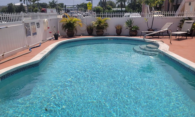 Dania Beach Apartment | Mary Pop Apartments