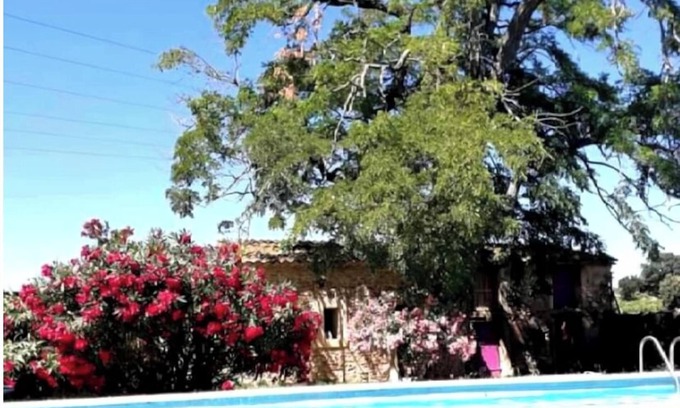 Venejan House | Mas la Mayanne in the heart of the vineyards.