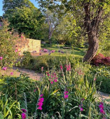 Witney House | Masons Cottage, an Idyllic retreat in an area of outstanding beauty, close to Blenheim Palace, Oxford & The Cotswolds