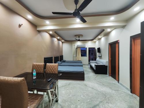 Kolkata Apartment | Massive 3BHK Serviced Apt for Big Groups & Family