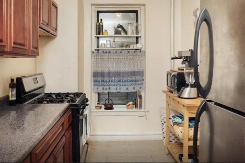 Crown Heights Apartment | Massive and Neat on Prospect Park