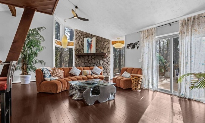 Marietta House | Massive home in a great area!