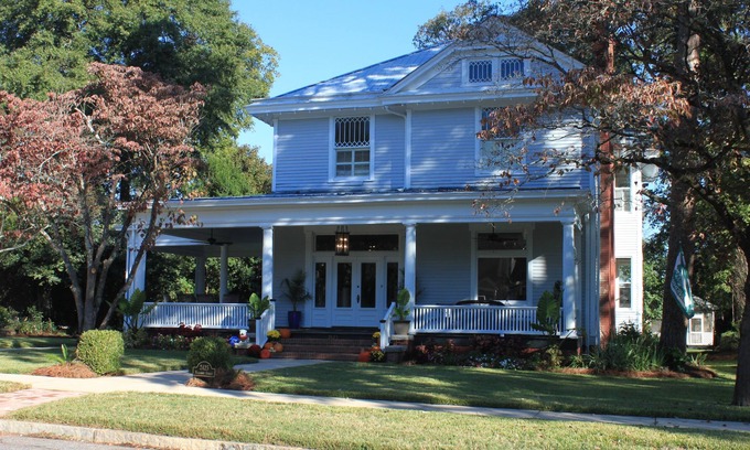 Summerville House | Masters Home Rental- 1 Mile from Augusta National