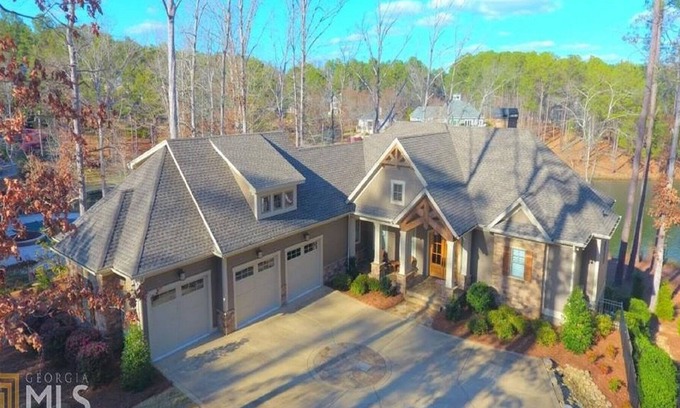 Lake Oconee House | Masters Week - Luxury 6 BR Lakefront Home w/Spa in Harbor Club on Lake Oconee