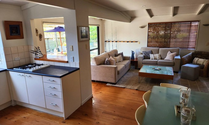 Matarangi House | Matarangi Coastal Retreat - One back from the beach