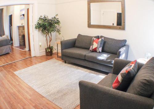Bloomfield Apartment | Mathilda Street Trio - The Lodge with King Bed
