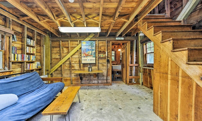 Mattapoisett Center Cottage | Mattapoisett Home on 7 Acres w/Private Beach!