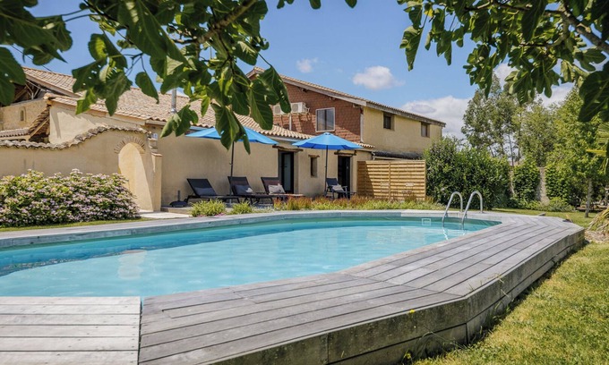 Armillac House | Maussac has a private swimming pool and beautiful view