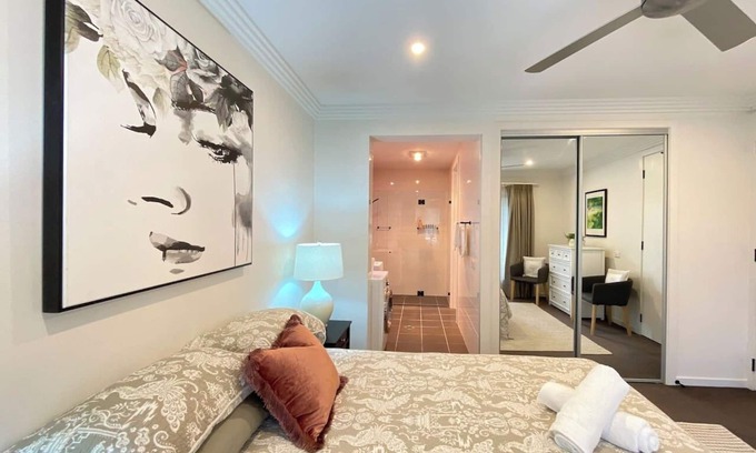 Cromer Apartment | Maverick's- Insurance or Renovation Accommodation