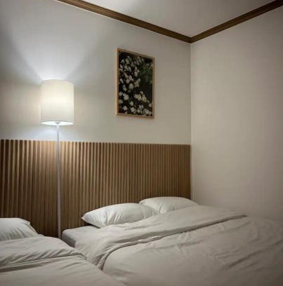 Sinchon-dong Villa | Maximum 6 people, Hongik University Station 7 minutes, Airport Bus, Free Luggage Storage, 3 Rooms, 3 Queen Beds
