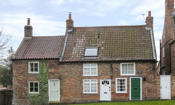 Scawton Cottage | MAY COTTAGE, pet friendly, character holiday cottage in Stillington