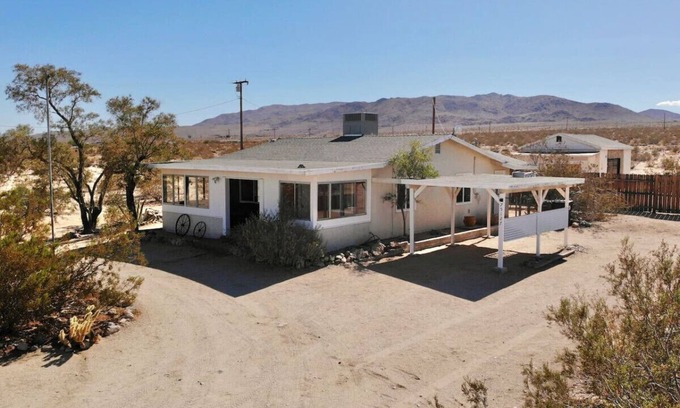 Twentynine Palms House | Mayfair House - 4 Minutes to National Park!