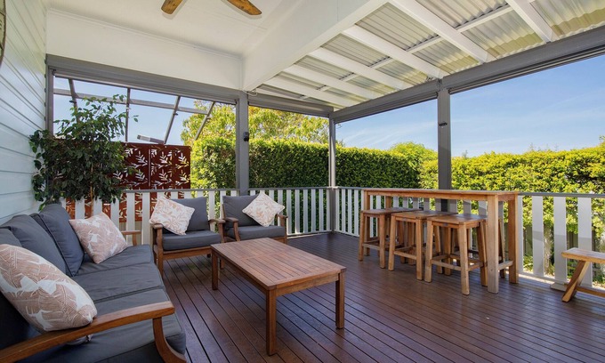 Mayfield House | Mayfield Grove Vintage Escape with Modern Comfort