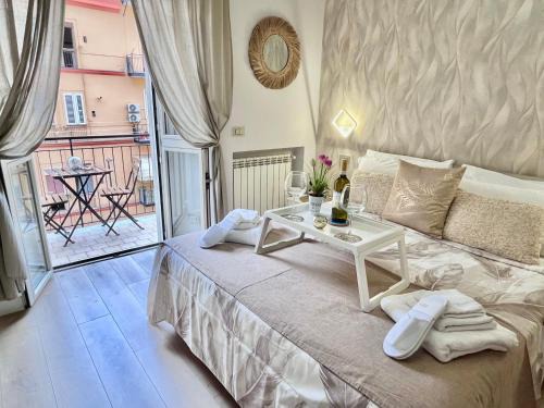Naples City Centre Apartment | Mazzocchi House welcome wine