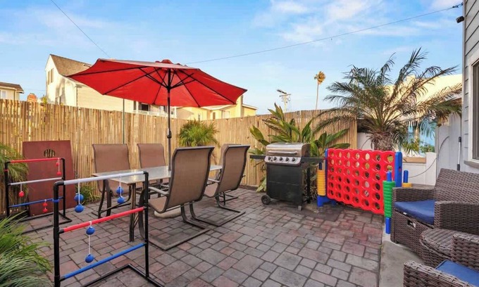 Central Mission Beach House | MB! 6BR Beachhouse- 4 parking spaces Sleeps 20+