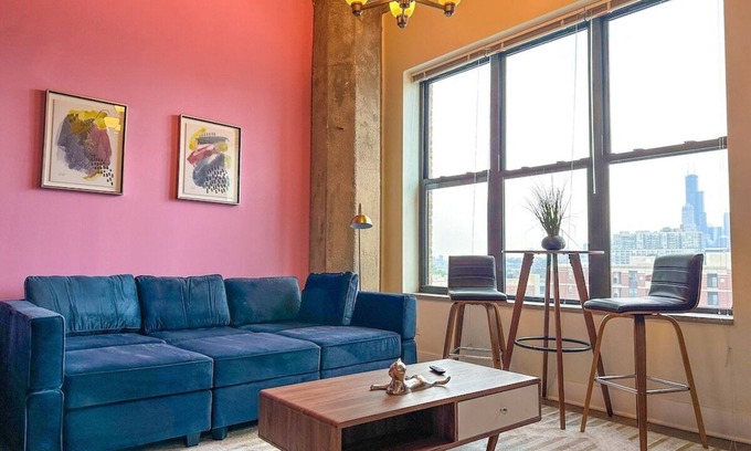 Near South Side Apartment | McCormick 2B/2Ba for up to 8 guests w Skyline view