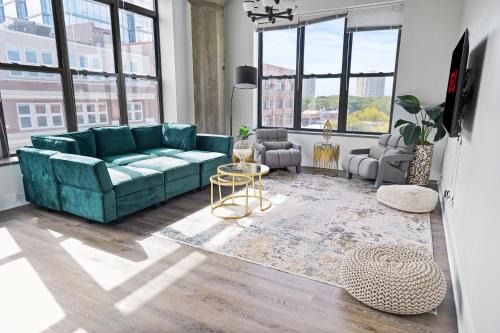 Near South Side Apartment | McCormick Place Luxurious and Spacious 3BR in Downtown Chicago with Optional Parking Sleeps 10 guests