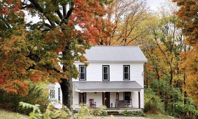 Frazeysburg Other | McKee Farmhouse: 1800s Farmhouse on 130 Acre Farm