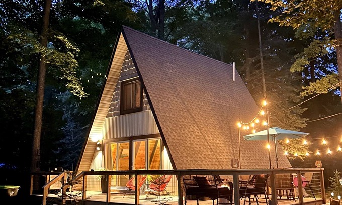 Johannesburg Ski Chalet | MCM A-frame: HOT TUB; Lake; Fall Colors; Fireplace; Nature; Cozy; Kayaks