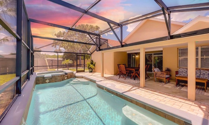 Union Park House | MCM Blend 3/2 Pool Home in Central FL with King Bed