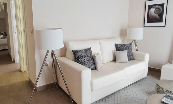 El Pilar Apartment | MD Balmes Street 2 City Center