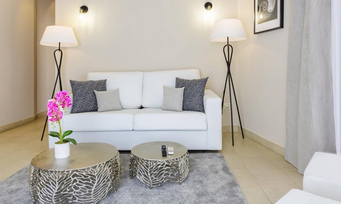 El Pilar Apartment | MD Balmes Street 4 City Center