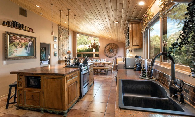 Sedona House | Meadow Lark Trail 3BD 2BA W/Jacuzzi in THE best location