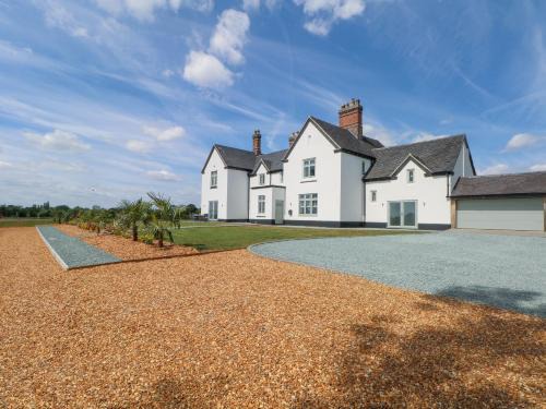 Whitchurch House | Meadow Manor And Spa