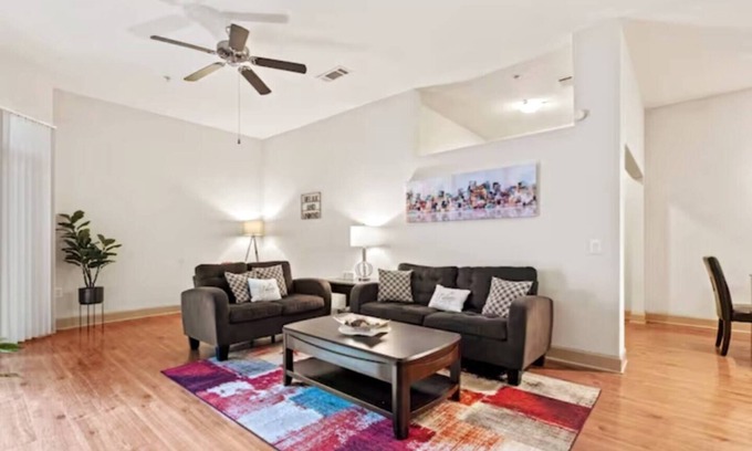 Astrodome Apartment | Med Center & MD Anderson 1 mile | King Bed | Pool