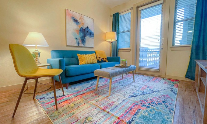 Medical Center District Apartment | Medical Center 1bd 1ba w/king - Luxury "Big Bend" *Monthly/Weekly Discounts*