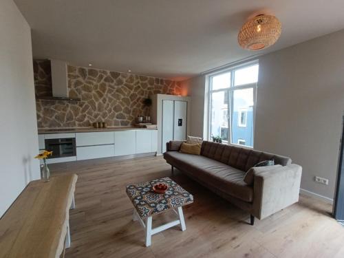 Bodegraven Apartment | Mediterranean apartment with home theater