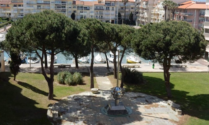 Le Port Apartment | Mediterranean Cabin Studio