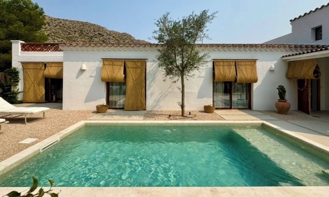 Pollensa Villa | Mediterranean Villa in Puerto de Pollensa. Walking distance pinewalk Heated Pool