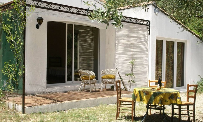 Vergeze Villa | Mediterranean Garden Retreat