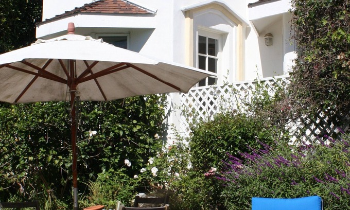 Ventura Cottage | Mediterranean-style Bungalow near beach