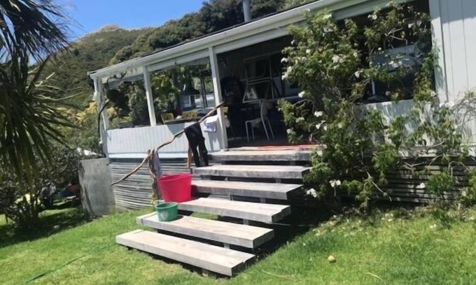 Tryphena House | Medlands Beach Bach