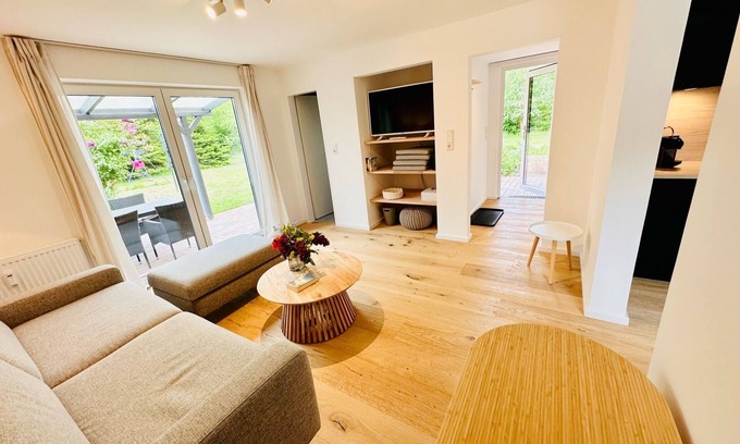 Tating Apartment | "Mein Lieblingsplatz" - Modern, bright vacation apartment with large garden