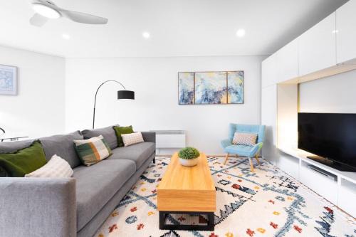 Chinatown Apartment | Melbourne Apartment with Pool, Spa & Tennis Court