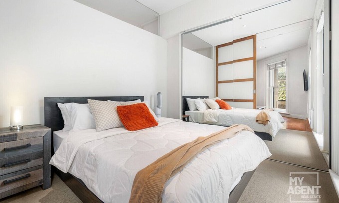 Chinatown Apartment | Melbourne Bourke Street Bliss