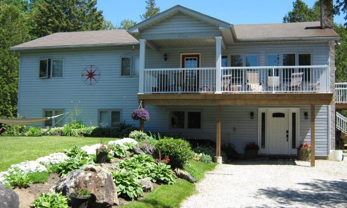 Lion's Head Bed & Breakfast | MellowOut B&B