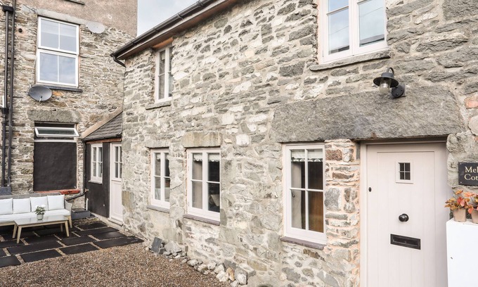 Bala Cottage | MELOCH COTTAGE, pet friendly, character holiday cottage in Bala