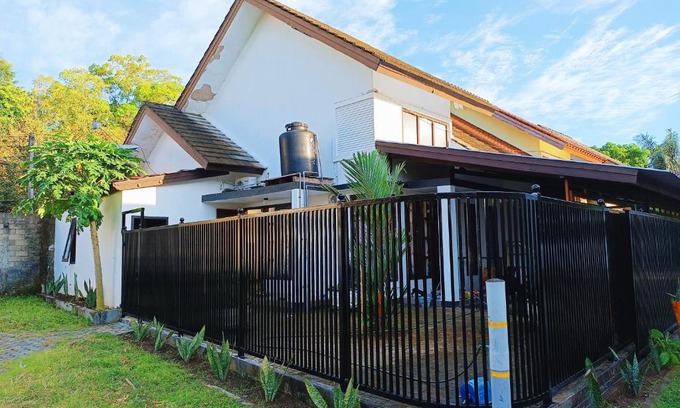 Senggigi House | Meninting garden house