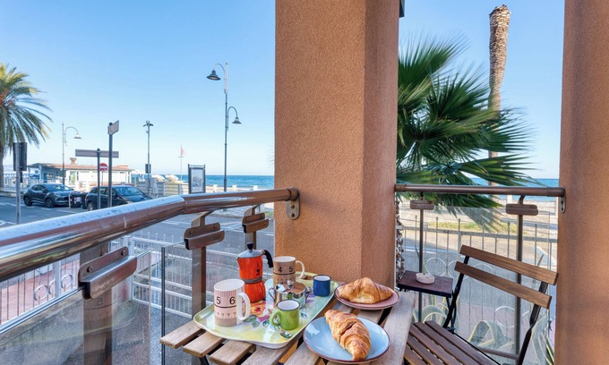 Albenga Apartment | Mer Vivante - Front Beach, Albenga, Italy