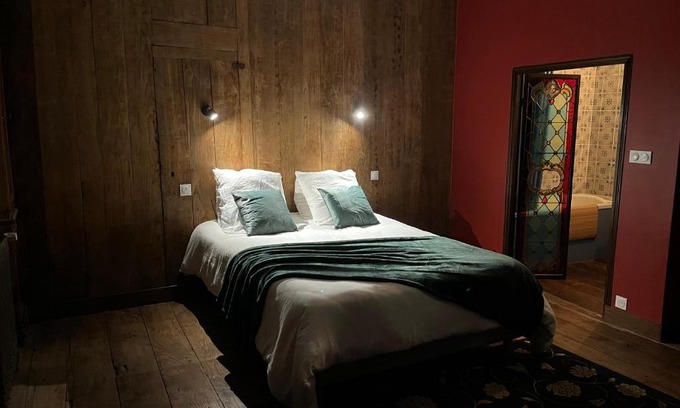 Montaubert - Rille - Saint-Sulpice Bed & Breakfast | Mercier de Montigny - Les Chambres du Beffroi - SPA et Massage