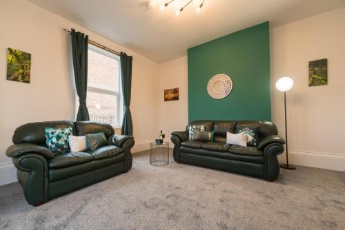 Hull House | Mercy Way 4 Bedroom-6 Beds-Central Hull-Sleeps 8