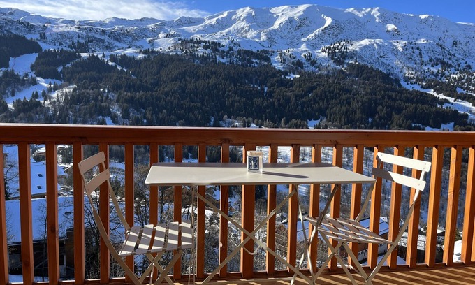 Meribel Apartment | Méribel Center flat 4 persons. Panoramic view. Close to the slopes.