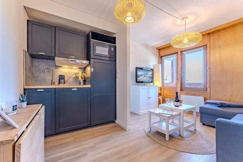 Chambery Apartment | Meribel Ski In Mountain Flat with Balcony and Sleeps 6 MV 31