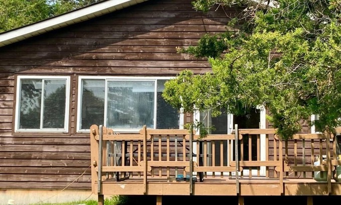 Prince Edward Ski Chalet | Merland Park Cottages - Muskey Mansion