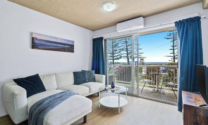 Gold Coast Apartment | Mermaid Beachfront Retreat Moments from Top Dining