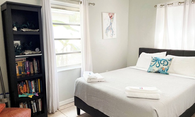 Fort Lauderdale House | Mermaid Haven House in Oakland Park near Wilton Manors Close to Cruises & Beach